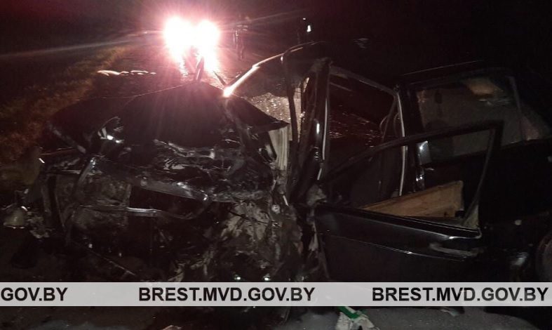 Лобовое столкновение в Ляховичском районе: пострадали оба водителя